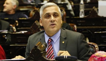 Fernando Asencio: “Vidal no quiere perder la provincia y que la arrastre Macri en la elección”