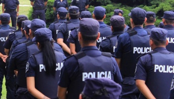 Ascienden a comisario mayor a un agente con pedido de captura