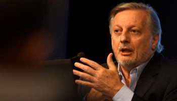 Aranguren no quiere que haya servicio energético para los pobres y salieron a destruirlo