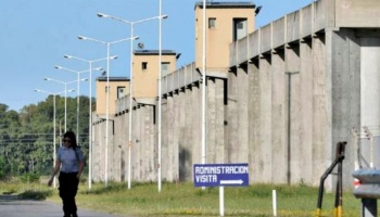 Insólito: Un interno del penal de Campana se escapó caminando