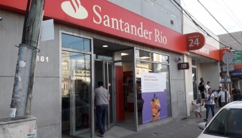 Varela insegura: Robaron Banco Santander y la oposición cuestiona la política de seguridad