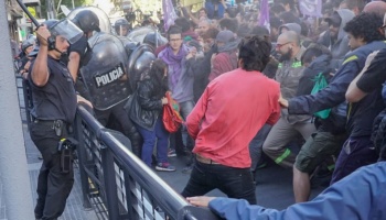 Más de 30 personas despedidas en Coca Cola y el gobierno les responde con represión