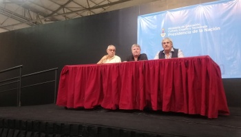 El gobierno quiere a los docentes en la pobreza y sólo les aumento el salario inicial a 15 mil pesos