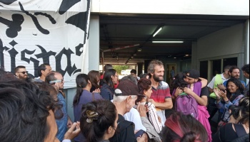 “Esto es un atentado contra nosotros”, lamentan los artesanos reprimidos por la Policía de la Ciudad