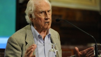 Pino Solanas: “Las divisiones que existen en el campo popular son muy fuertes”