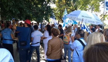 Detienen a delegados de Laboratorios Craveri por exigir la reincorporación de 43 trabajadores