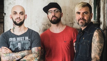 Corvata, de Carajo: “Hoy, más que nunca, el rock levanta las banderas contra el enemigo”