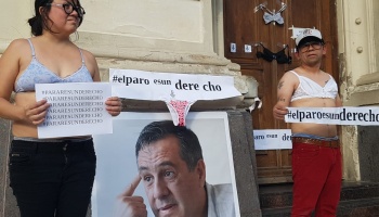 Realizaron un “corpiñazo” en contra de los descuentos de haberes por participar en el paro del 8M