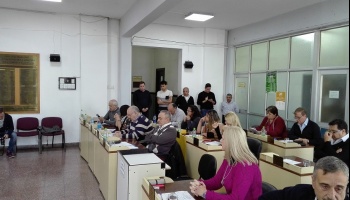 Un vecino ocupó la banca ciudadana para pedirle a los concejales que “se pongan a laburar”