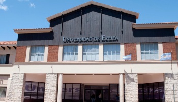 Sobreprecios: La Universidad de Ezeiza pagará un auto 3 veces más caro de lo que sale