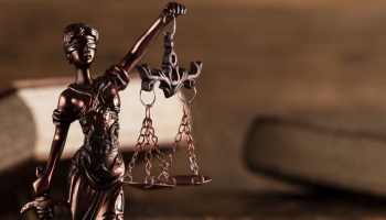 Denuncian a empresario de seguros por estafa y defraudación