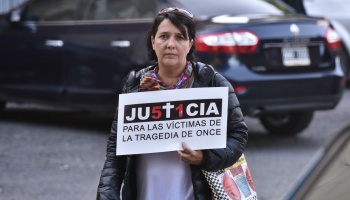 Perdió a su hijo en Once y ahora, como candidata de Cambiemos, le consiguió contratos a su ex y a su hija