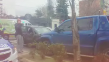 Una ambulancia del SAME generó un triple choque en La Plata