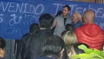 Junín: Filman al intendente Petrecca y al senador Costa, apoyando a un polémico puntero acusado de estafa