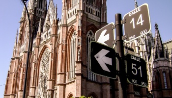 Por la suba del dólar, suspenden la licitación de la torre de la Catedral de La Plata