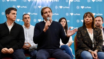 Garro habló tras el triunfo: “En política uno crece con la gente, no en un café”