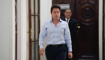Crisis para pocos: El ministro de Educación bonaerense gastará 5 millones en máquinas de café