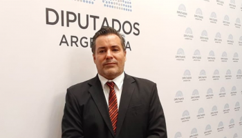 Asume como diputado nacional envuelto en un escándalo por acosar a una menor