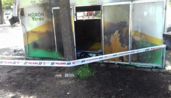 Video: Tres personas incendian Ecopunto en Morón