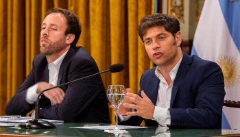 Las horas más difíciles: El gobernador Kicillof, entre una deuda impagable y el desplante del PJ