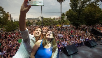 Despido de mujeres en la gestión de Kicillof divide al feminismo