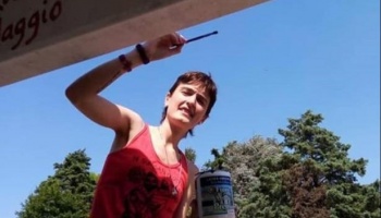En Luján, la líder del Comité de Crisis rompió la cuarentena para ir a pintar paredes