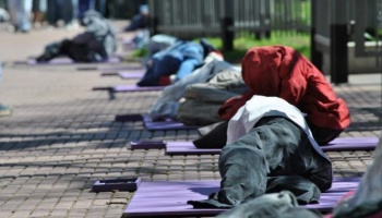 “El lema es 'Quedate en casa', pero ellos… ¿en qué casa se quedan?”