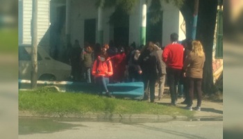 Los Hornos: Descontrol en la entrega de bolsones de alimentos del SAE