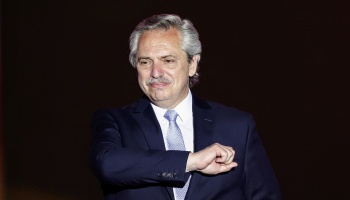 La extensión de la cuarentena ya debilitó en 13 puntos la imagen de Alberto Fernández