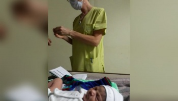 Vacunaron a su hijo recién nacido contra su voluntad e ignorando la prescripción médica
