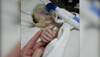 IOMA: La burocracia y el desamor ponen en riesgo de vida a una bebe