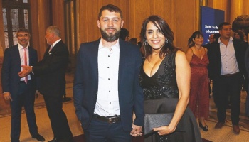 El nuevo novio de Victoria Donda fue beneficiado con una contratación multimillonaria de Kicillof