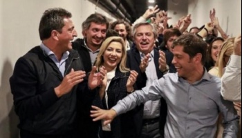 Polémica por los dirigentes K que recomiendan ahorrar en pesos pero acumulan dólares en el banco