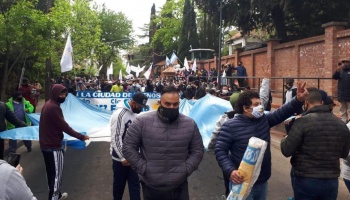 Insólito: En plena cuarentena, el partido de Alberto Fernández se movilizó en apoyo a la gestión