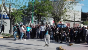 SUPeH Ensenada: Acompañadas de barrabravas, agrupaciones opositoras generaron serios disturbios