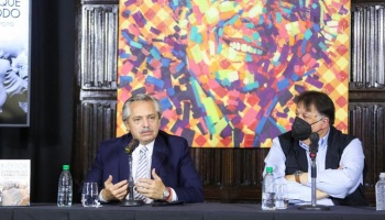 El autor del libro de Néstor Kirchner cobra un contrato del estado y vive en Puerto Madero