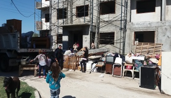 Quilmes: Tras una toma, Mayra Mendoza regaló viviendas adjudicadas a los okupas ilegales