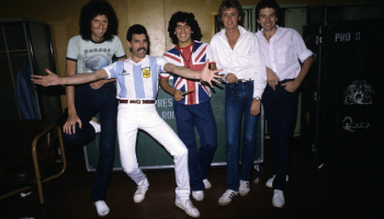 Queen y Diego: Cuando el arte abraza al fútbol