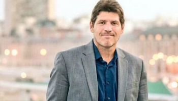Guillermo Castello: “Pese a la segunda ola, el resto del mundo está volviendo a la escuela”