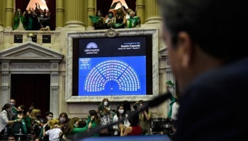Aborto legal: Se consiguió la media sanción en Diputados y pasó al Senado para su definición