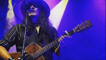 El rockero que resistió a la pandemia y expandió su creatividad