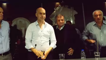 El titular de SUTECBA y su hijo, otros vacunados VIP