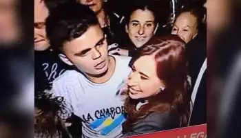 Otro polémico vacunado VIP: Milita en La Cámpora, tiene 23 años y trabaja vendiendo helados