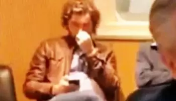 Bizarro: Se viralizó un video de Santiago Cafiero comiéndose los mocos