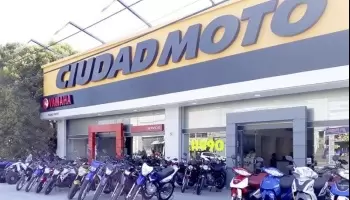 Otra vacunación polémica: Tiene 21 años y vende motos