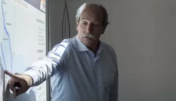 Denuncian a funcionario provincial por destruir la costa ribereña para sus “millonarios negocios”