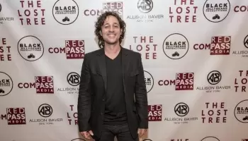 Thomas Nicholas: "Este personaje es el más distinto que me tocó interpretar alguna vez"