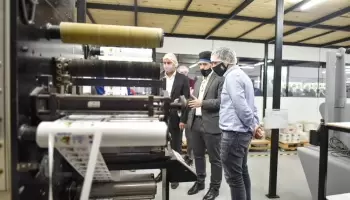 Malvinas Argentinas: El intendente visitó la planta productiva de IMPRESUR
