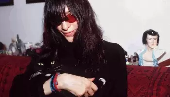 Caída, aislamiento y amor: Joey Ramone en Argentina a 20 años de su muerte