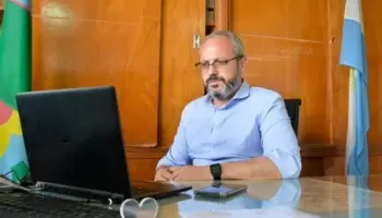 Para el director de Hospitales bonaerense, “con personas enfermas es muy difícil sostener la economía”